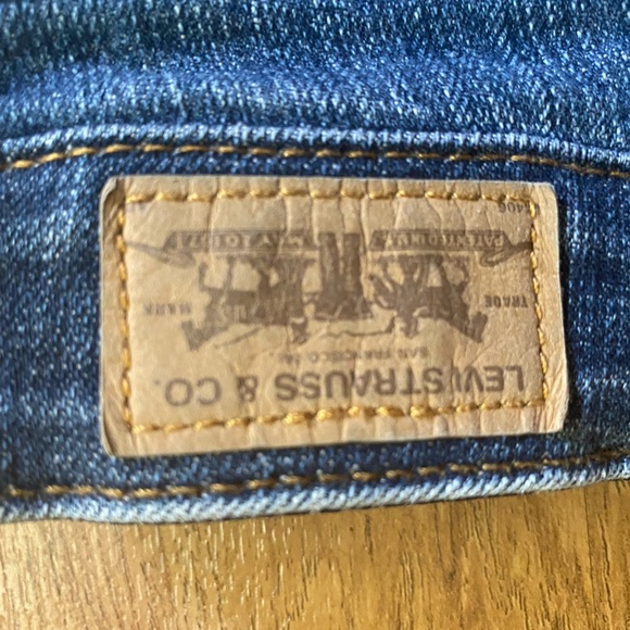 Levi Straight Legs size 8 - Picture 7 of 8